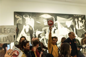 Concentración de galeristas en MNCARS